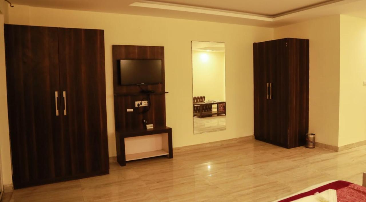 Basoya Farm 2Bhk Villla With Pool - 10 Min Away From Chattarpur Faridabad Bagian luar foto